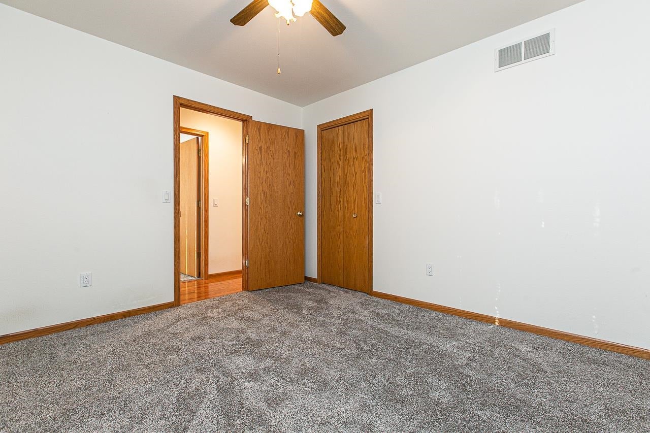 2260 Yorktown Road Dubuque, IA 52002 - Photo 15 of 28 Gallery Image 15