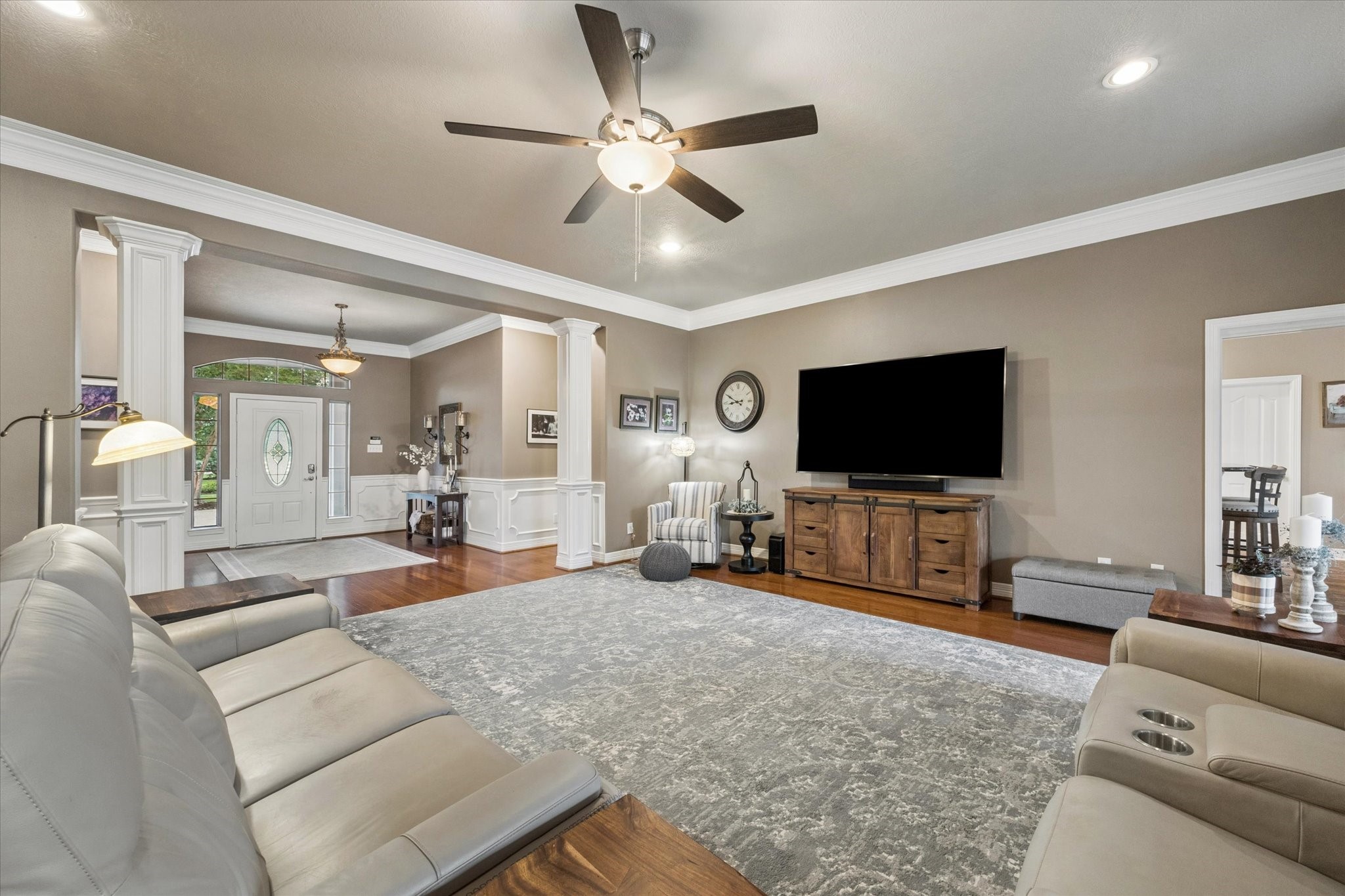 16519 Deerhaven Run Rosharon, TX 77583 - Photo 6 of 47 a living room with furniture and a flat screen tv