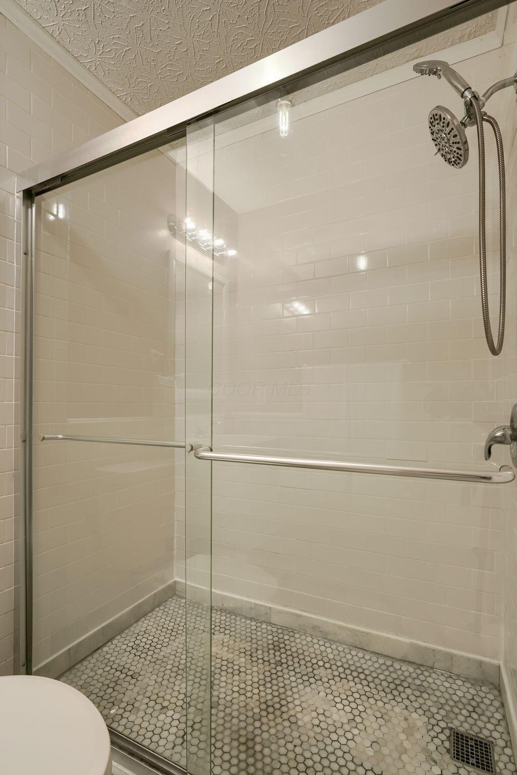 220 Ravine Ridge Drive North Powell, OH 43065 - Photo 33 of 66 2nd Floor Bathroom