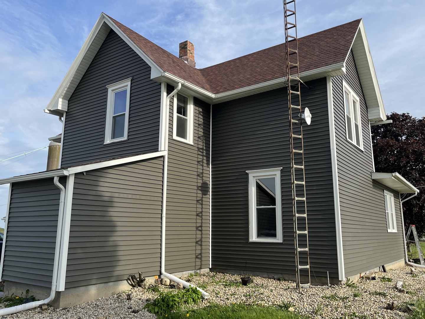 2990 Kane Road Leland, IL 60531 - Photo 26 of 42 a front view of a house