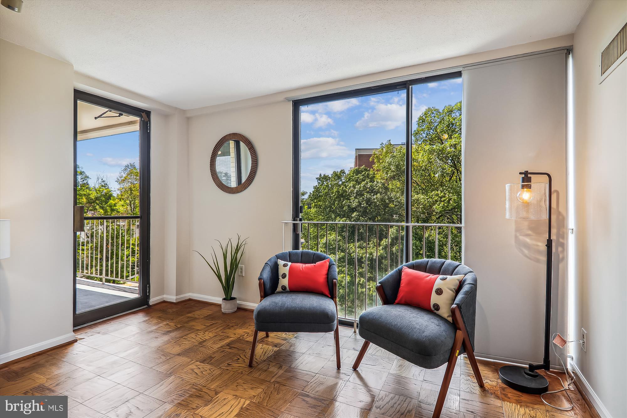 2100 Washington Avenue, Unit 8D Silver Spring, MD 20910 - Photo 13 of 35 living/sitting area