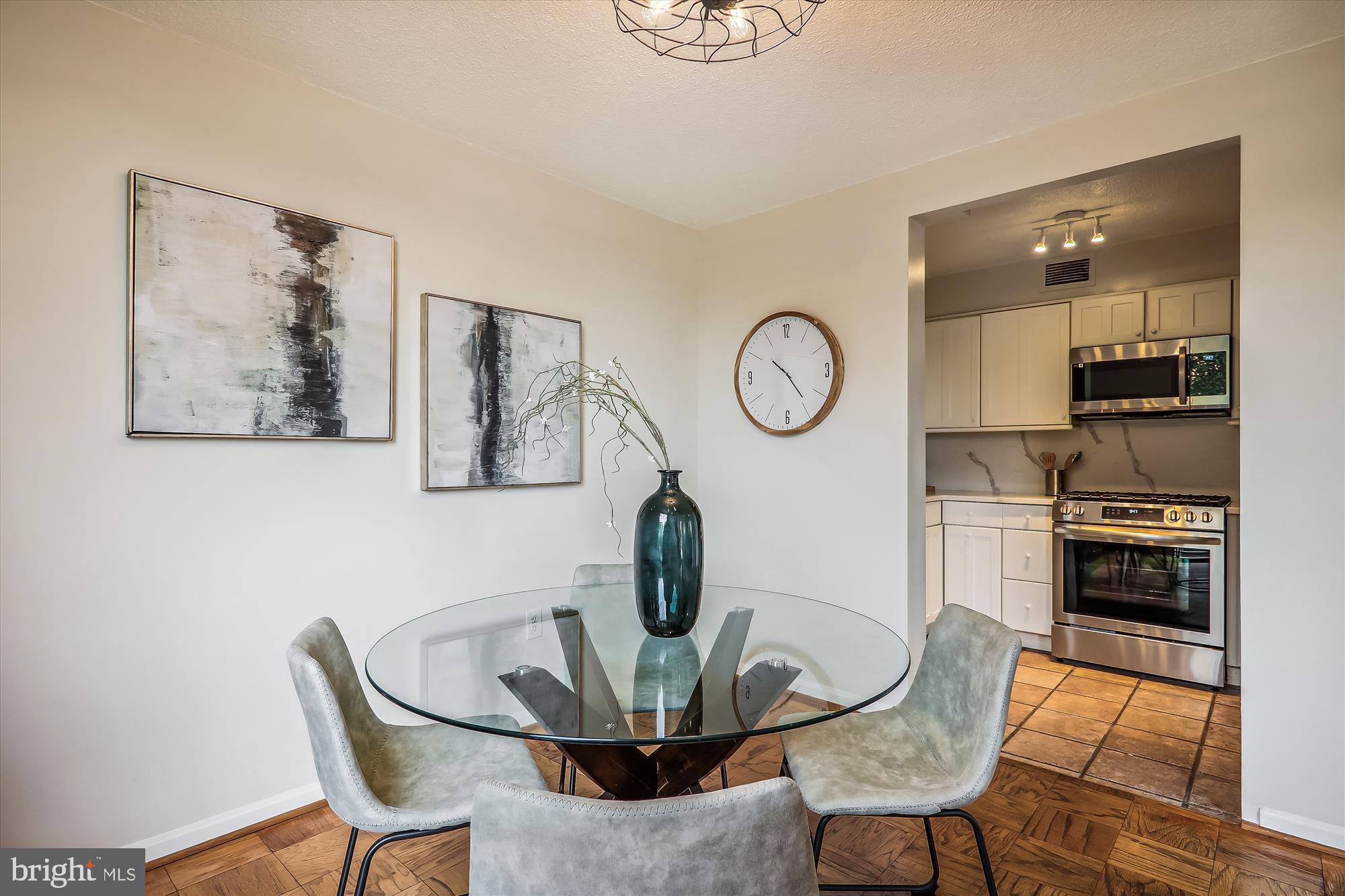 2100 Washington Avenue, Unit 8D Silver Spring, MD 20910 - Photo 18 of 35 Dining area