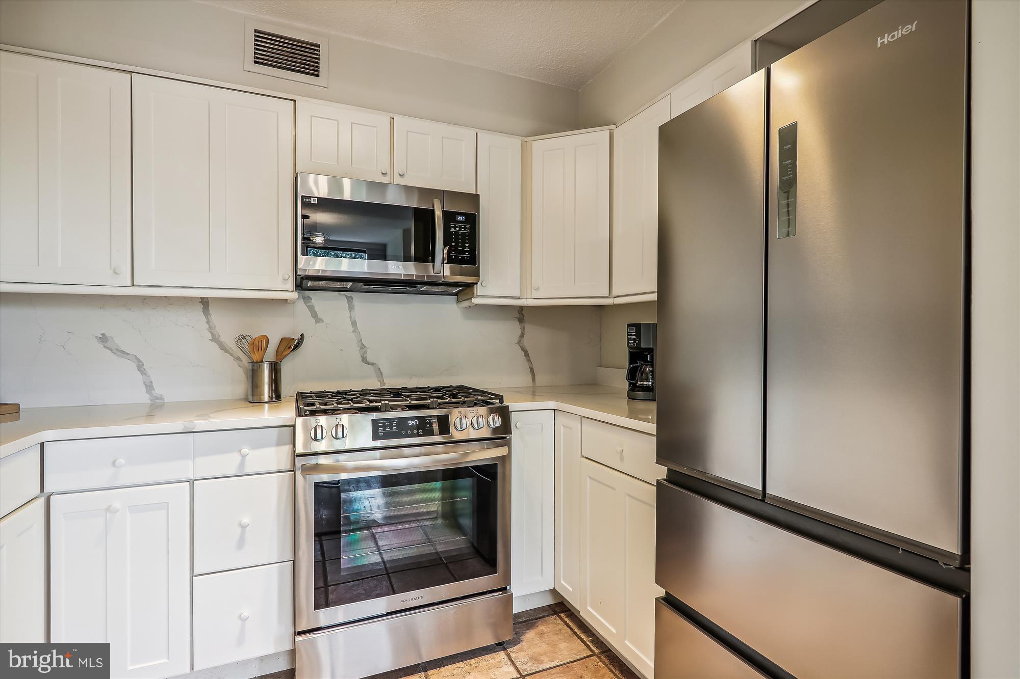 2100 Washington Avenue, Unit 8D Silver Spring, MD 20910 - Photo 3 of 35 New Quartz countertops