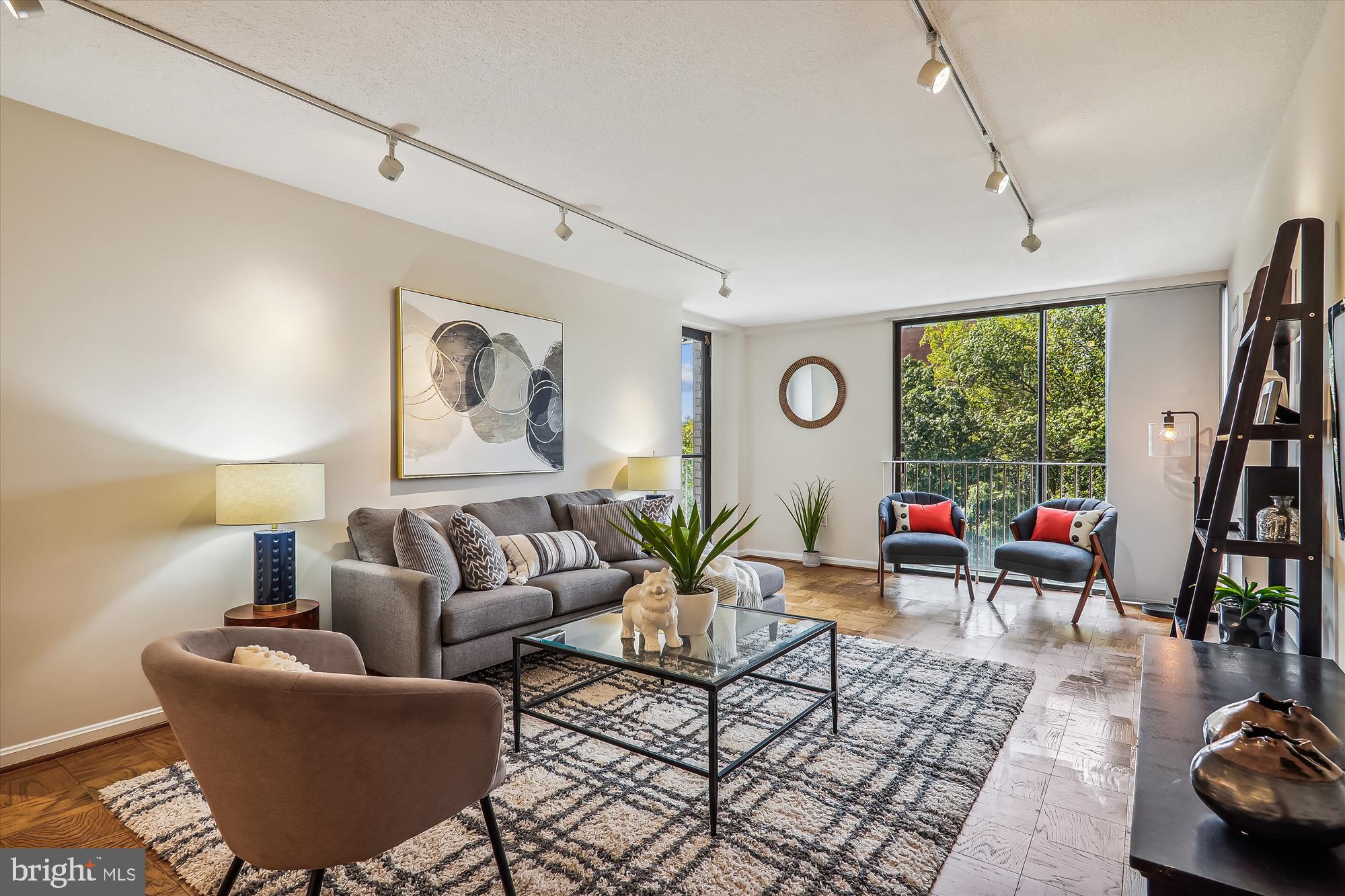 2100 Washington Avenue, Unit 8D Silver Spring, MD 20910 - Photo 9 of 35 Living area