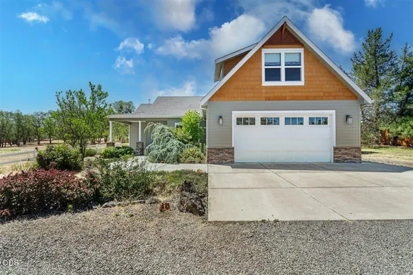 $885,700 | 1712 Stevens Road, Eagle Point, OR 97524