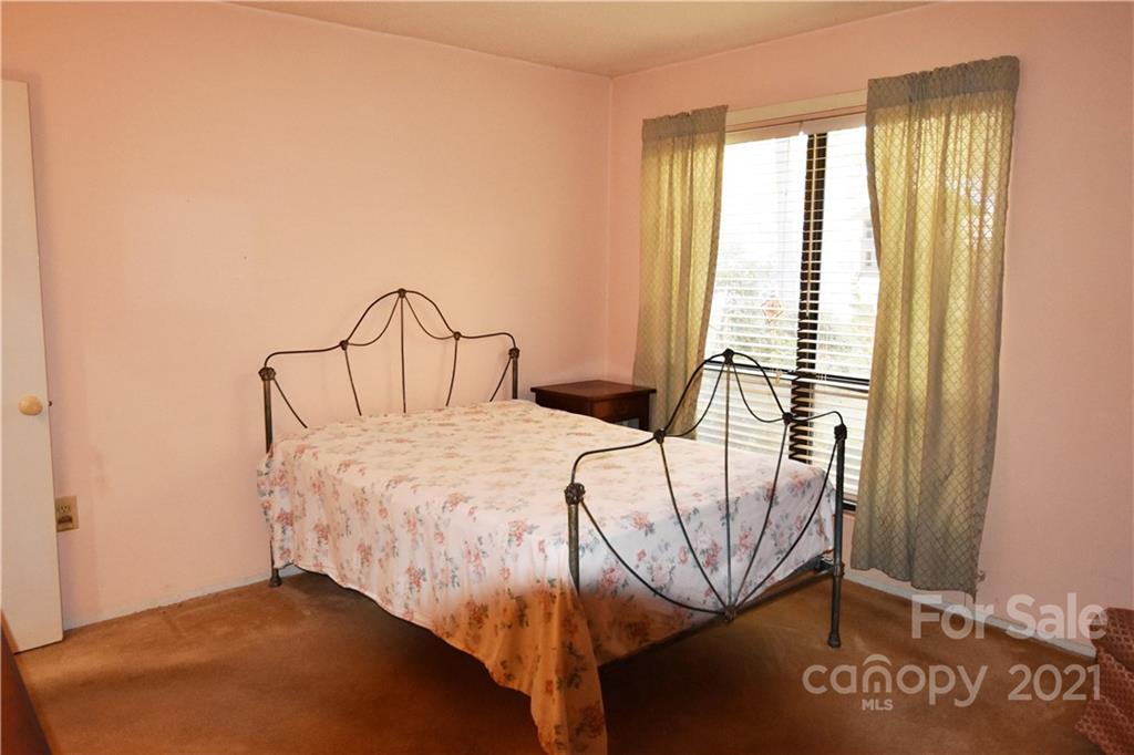 4906 Sardis Road, Unit E Charlotte, NC 28270 - Photo 11 of 24 a bedroom with a bed and window