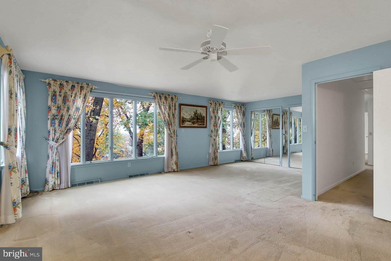538 Maywood Road York, PA 17402 - Photo 12 of 25 Gallery Image 12