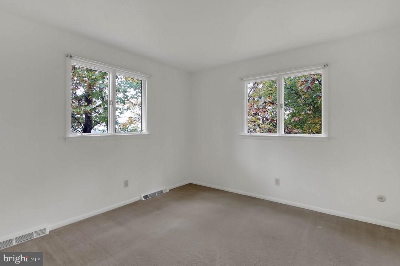 538 Maywood Road York, PA 17402 - Photo 16 of 25 Gallery Image 16
