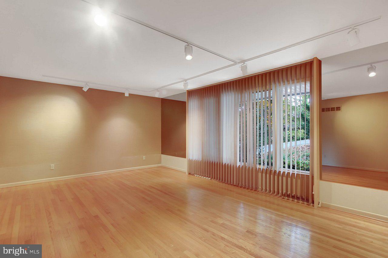 538 Maywood Road York, PA 17402 - Photo 3 of 25 Gallery Image 3
