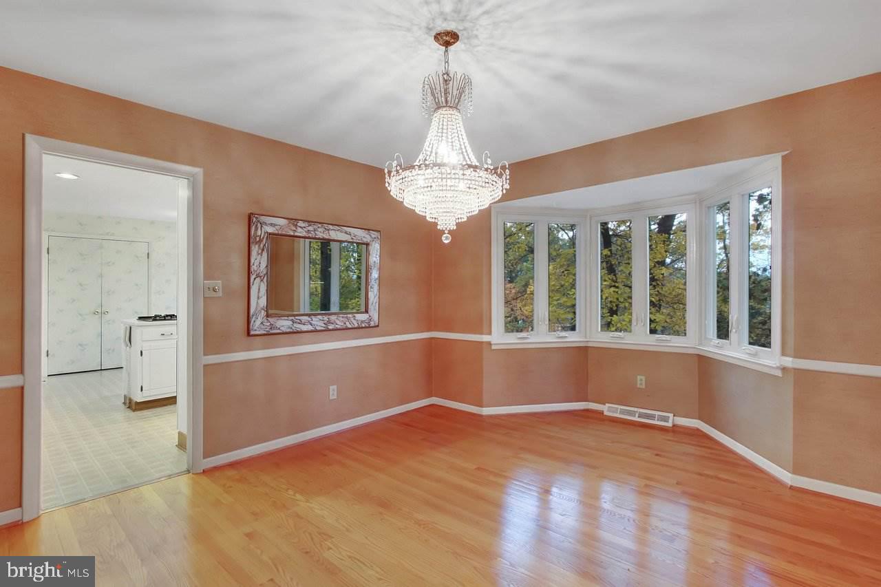 538 Maywood Road York, PA 17402 - Photo 4 of 25 Gallery Image 4