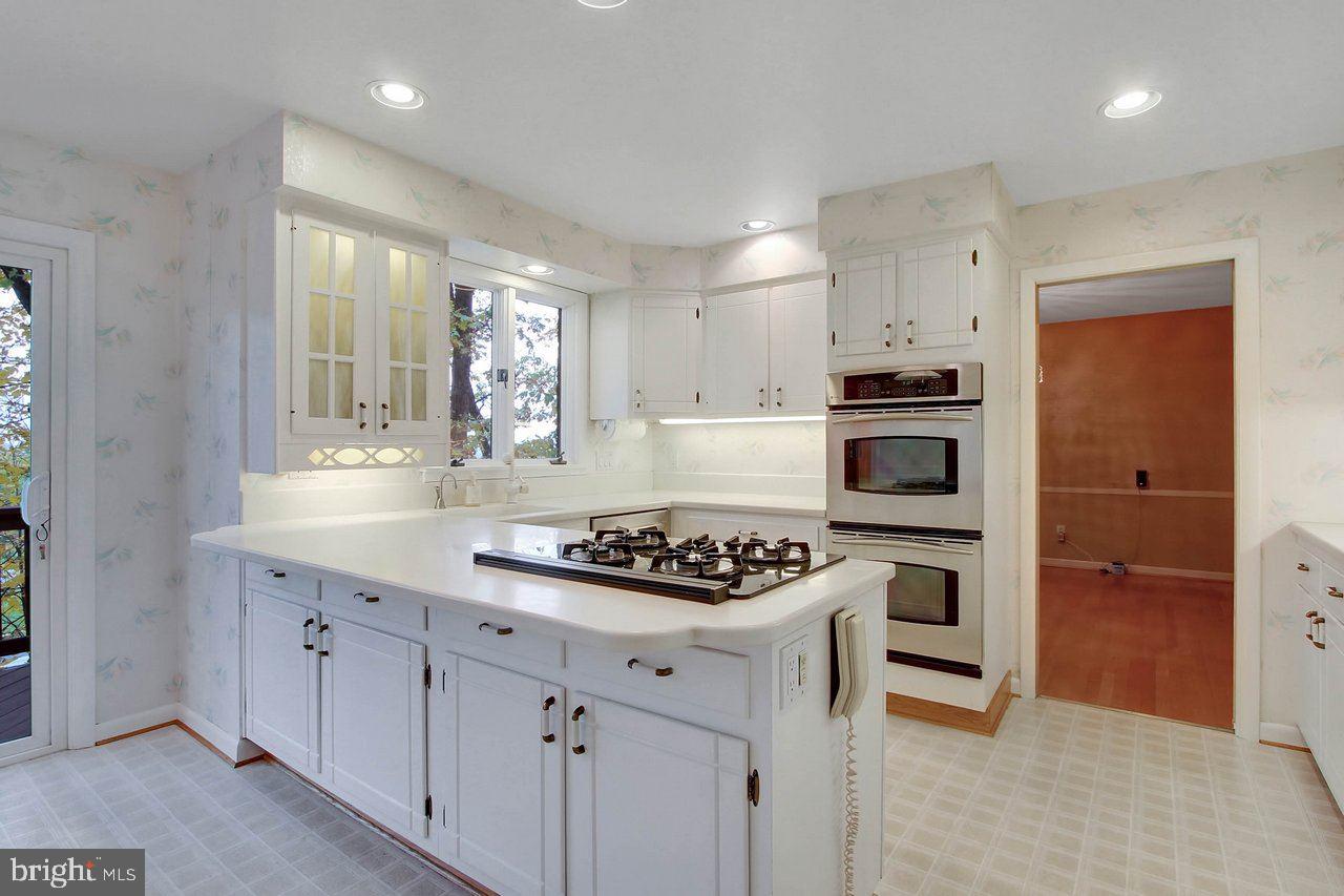 538 Maywood Road York, PA 17402 - Photo 5 of 25 Gallery Image 5