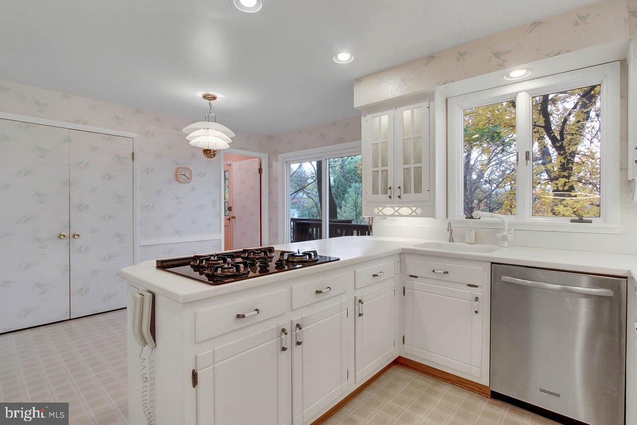 538 Maywood Road York, PA 17402 - Photo 6 of 25 Gallery Image 6