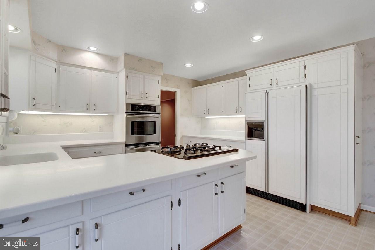 538 Maywood Road York, PA 17402 - Photo 8 of 25 Gallery Image 8