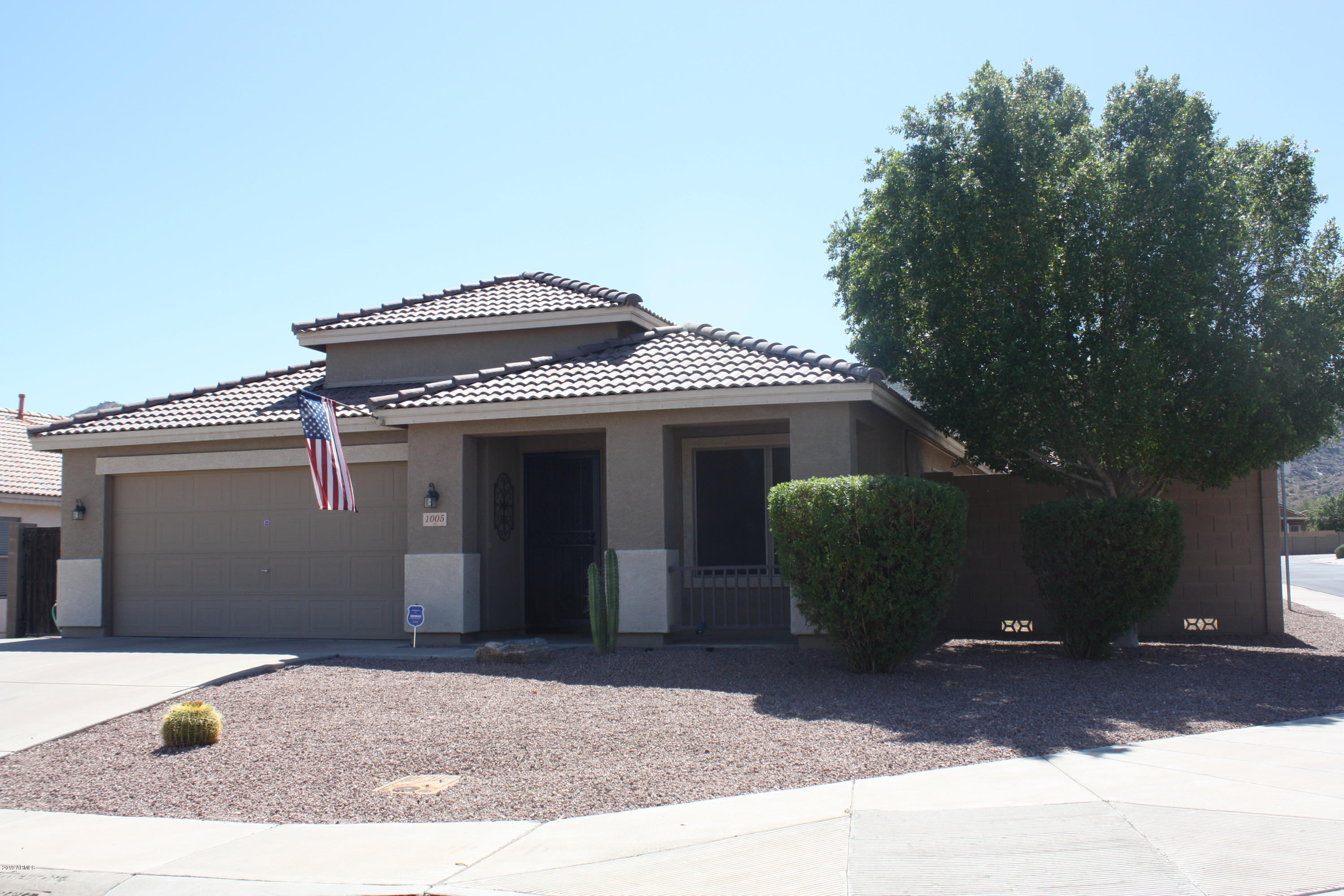1005 East Pedro Road Phoenix, AZ 85042 - Photo 30 of 31 1005 E Pedro - Front