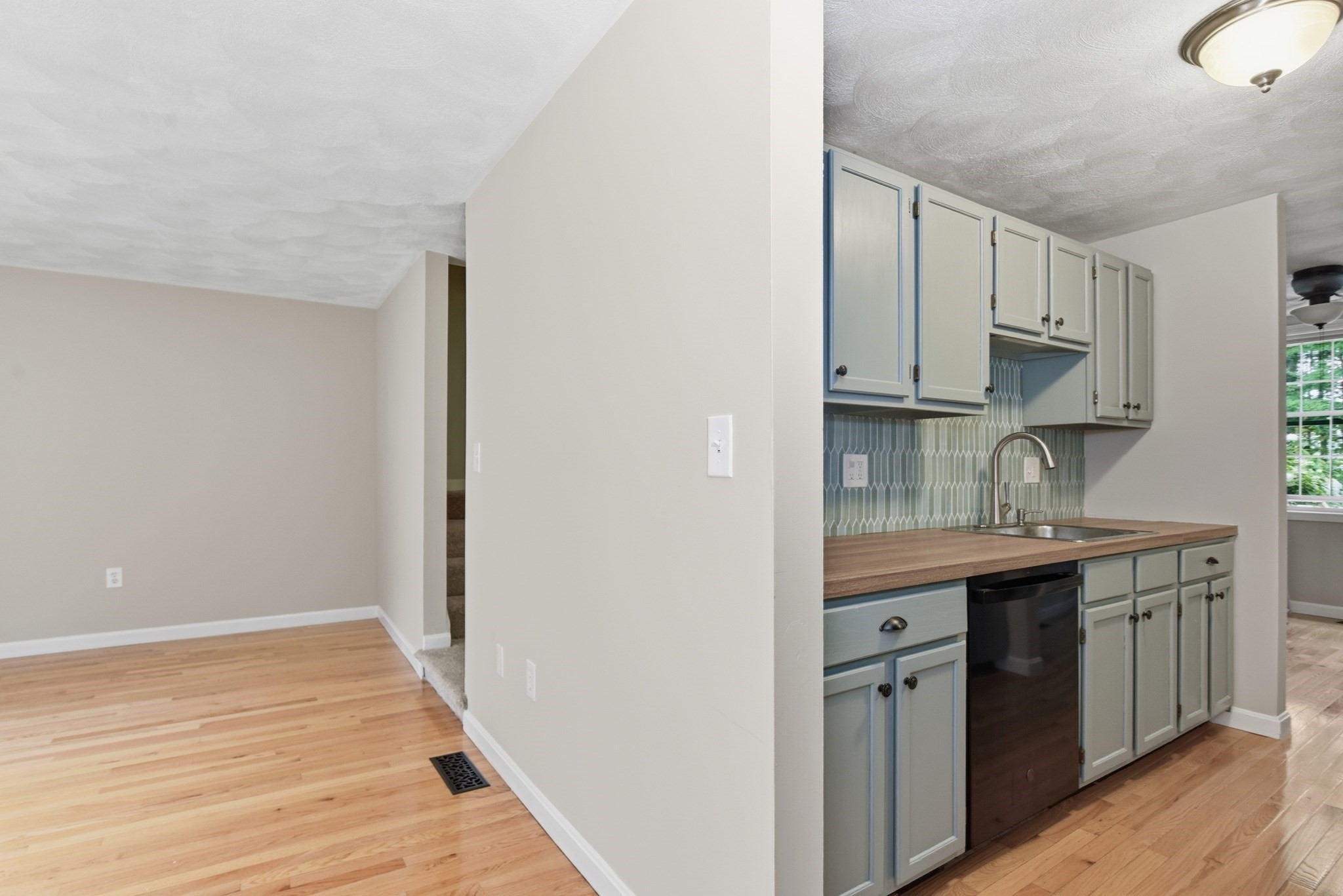 126 Patrick Road, Unit 126 Tewksbury, MA 01876 - Photo 16 of 40 Gallery Image 16