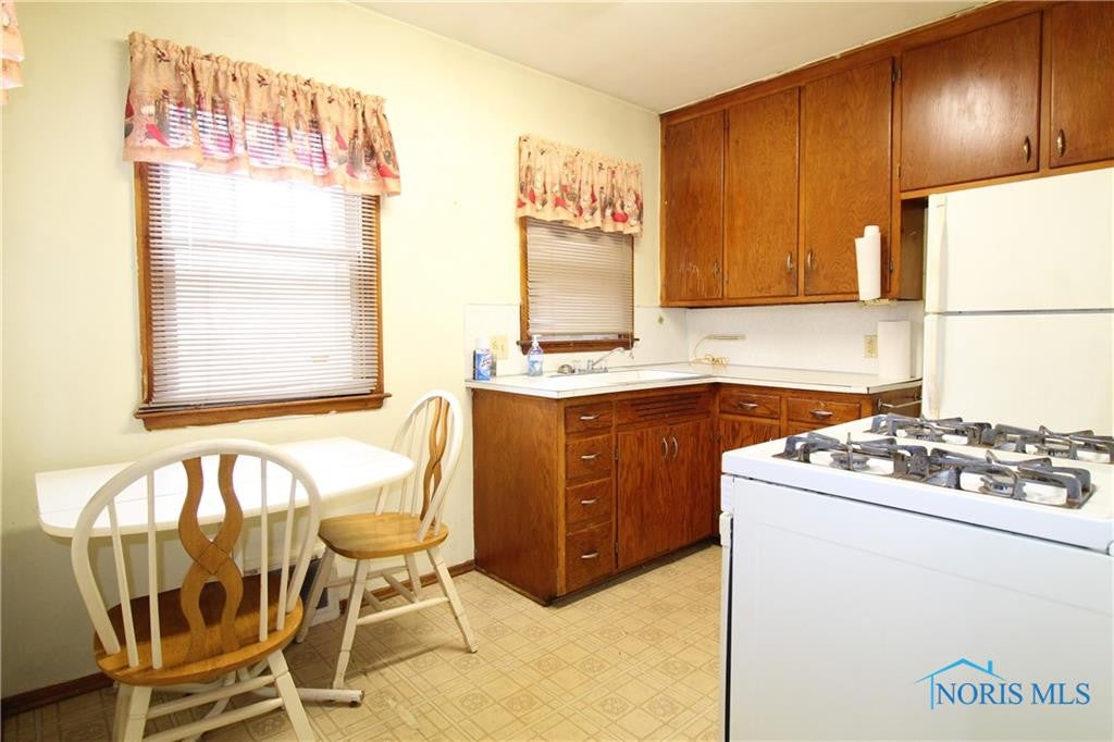4407 Packard Road Toledo, OH 43612 - Photo 6 of 19 Gallery Image 6