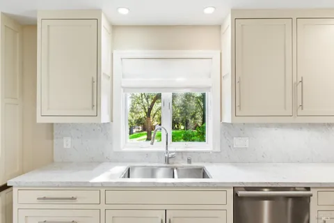 $1,595,000 | 125 White Cottage Road North, Angwin, CA 94508