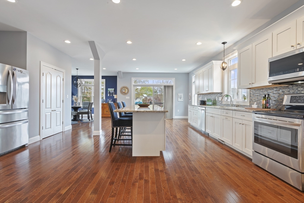 32 Colonial Road Webster, MA 01570 - Photo 8 of 42 Gallery Image 8