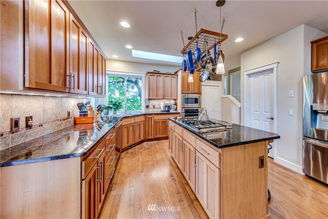17409 102nd Avenue Northeast Bothell, WA 98011 - Photo 8 of 38 Gallery Image 8