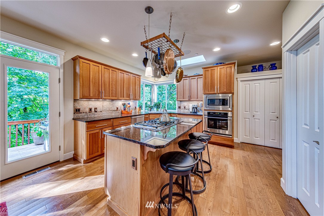 17409 102nd Avenue Northeast Bothell, WA 98011 - Photo 9 of 38 Gallery Image 9