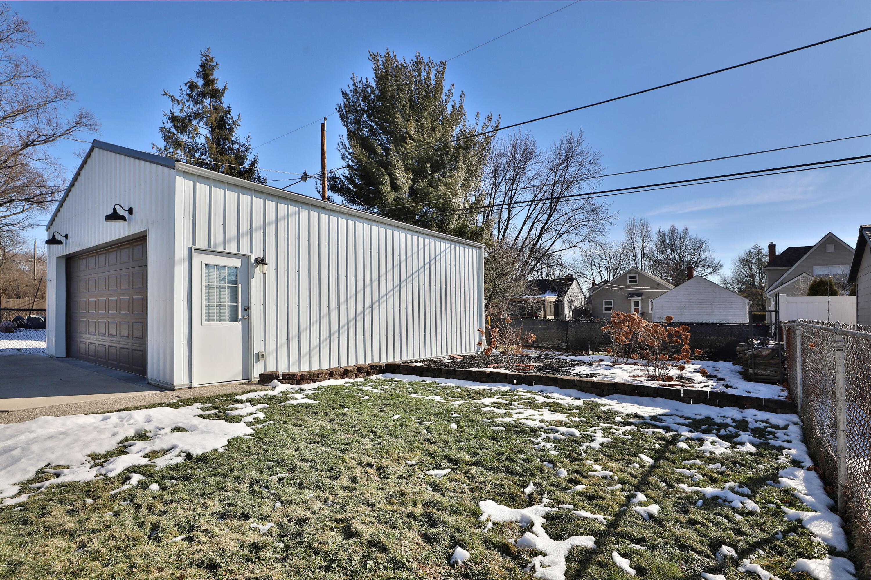 157 Wetmore Road Columbus, OH 43214 - Photo 42 of 44 Amish Built Pole B arn
