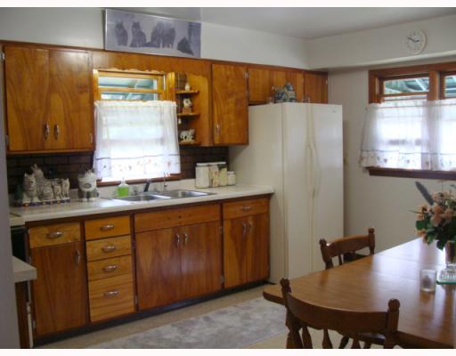 335 Rostraver Road Belle Vernon, PA 15012 - Photo 4 of 18 Kitchen.