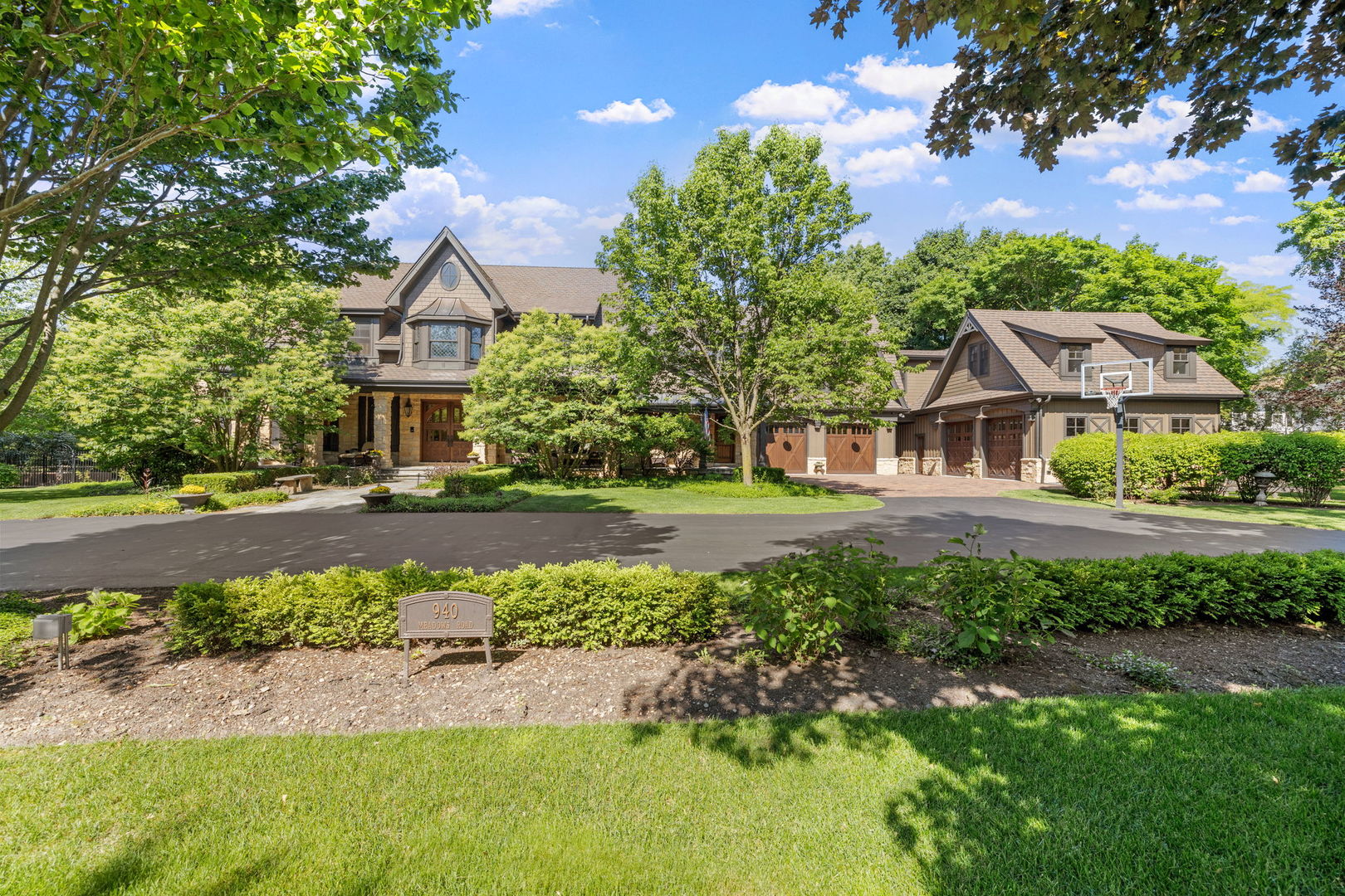 940 Meadows Road Geneva, IL 60134 - Photo 9 of 132 Gallery Image 9