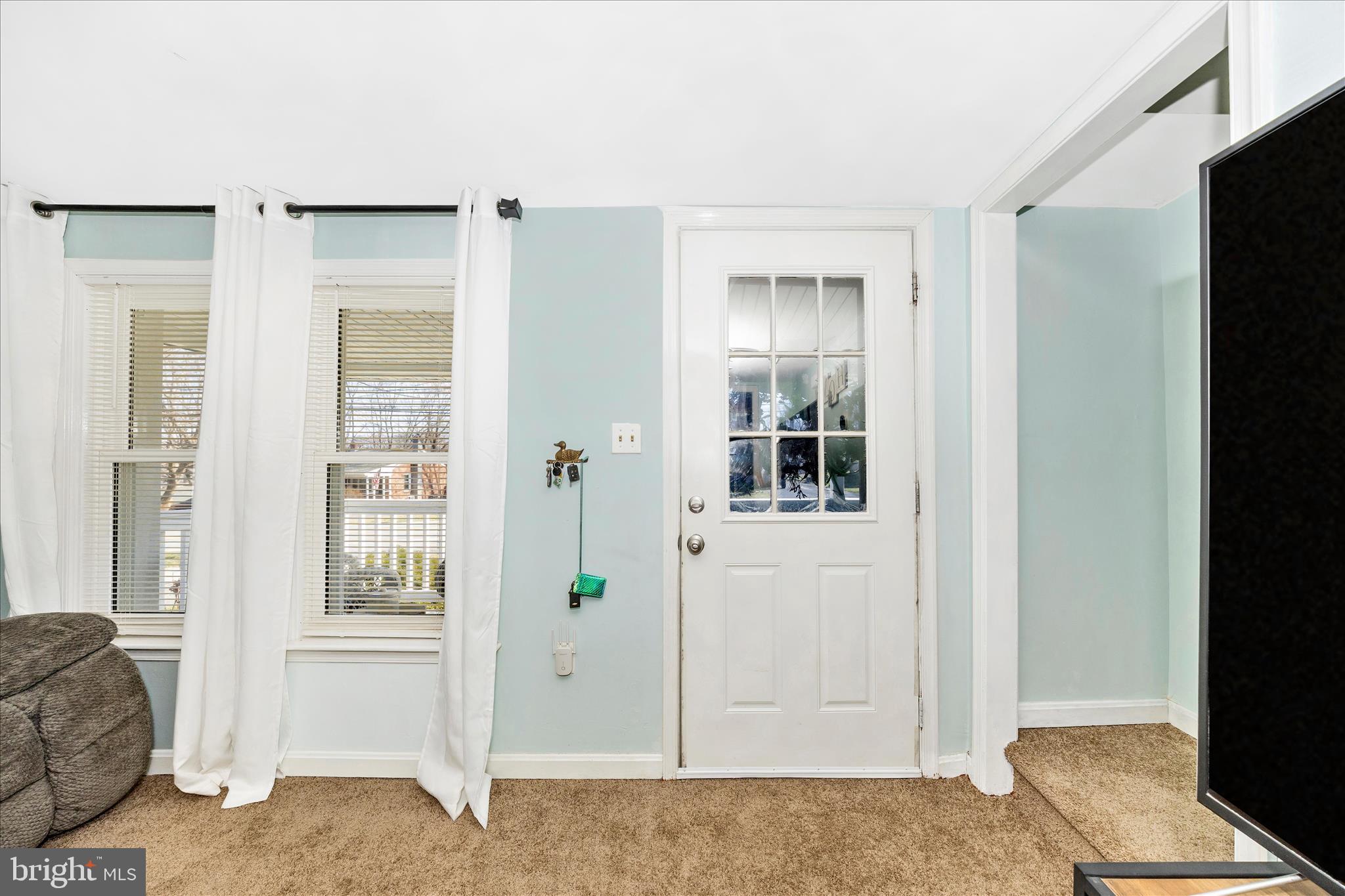 5618 Bartonsville Road Frederick, MD 21704 - Photo 2 of 53 Foyer
