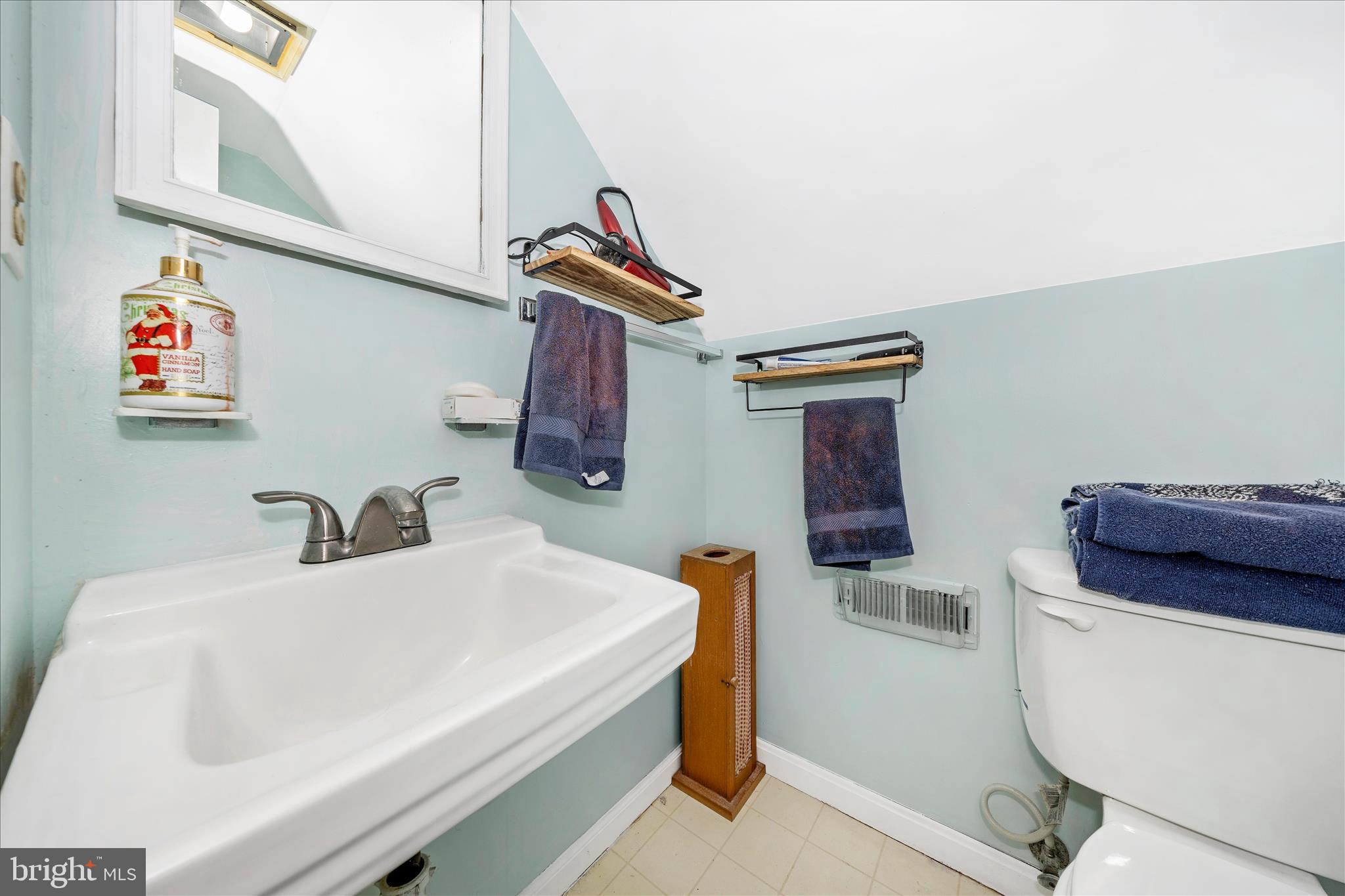 5618 Bartonsville Road Frederick, MD 21704 - Photo 33 of 53 Hall Half Bathroom