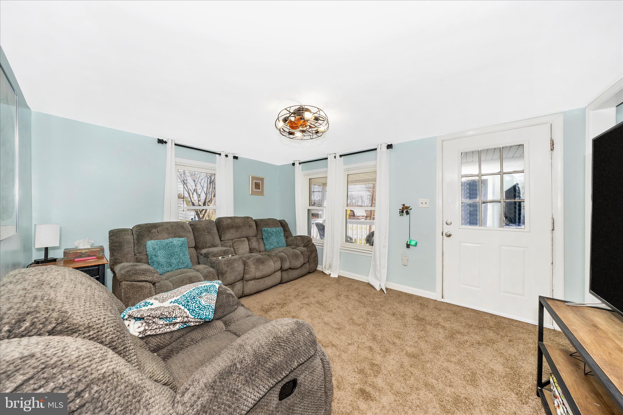 5618 Bartonsville Road Frederick, MD 21704 - Photo 4 of 53 Living Room