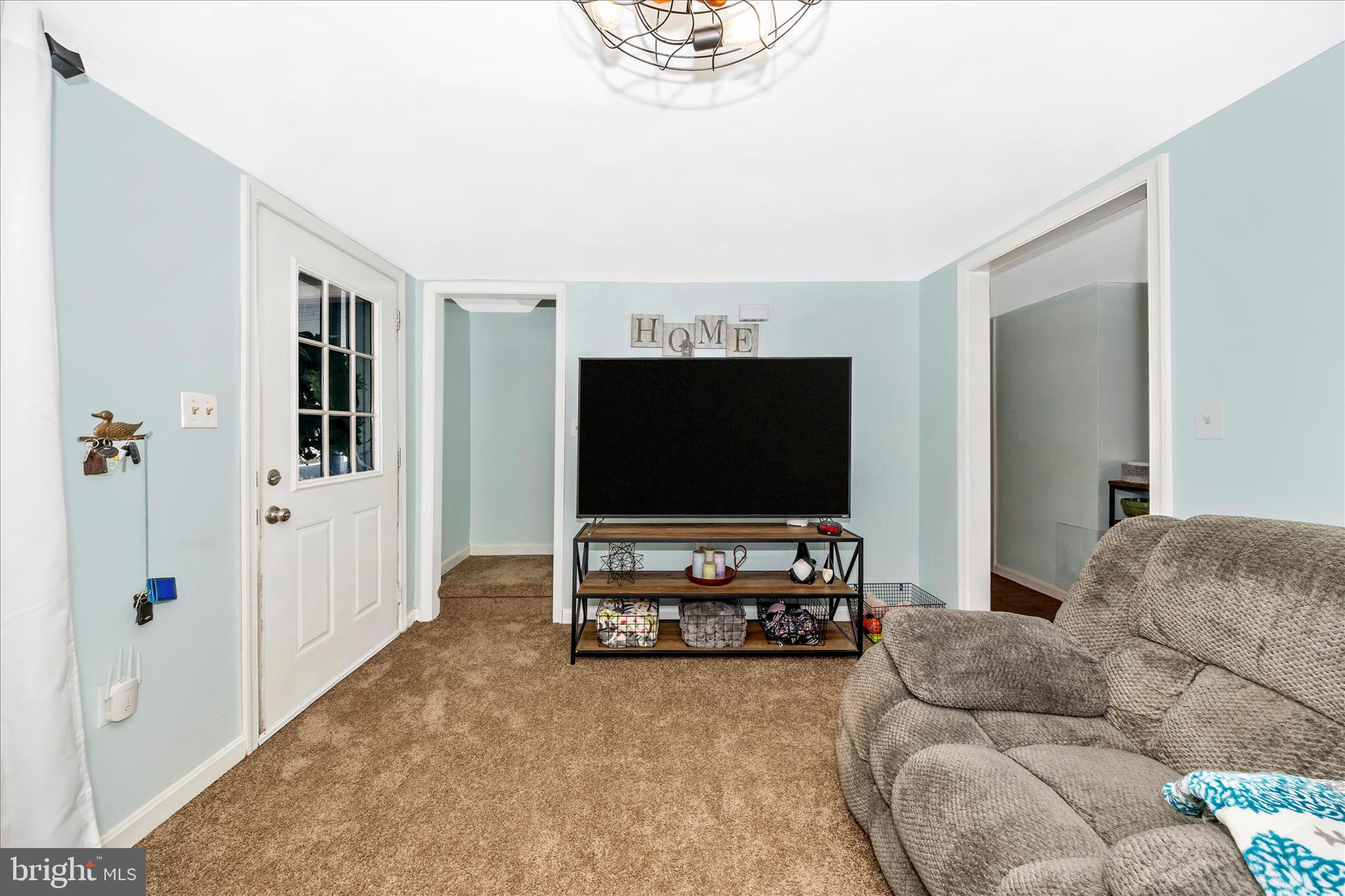 5618 Bartonsville Road Frederick, MD 21704 - Photo 6 of 53 Living Room