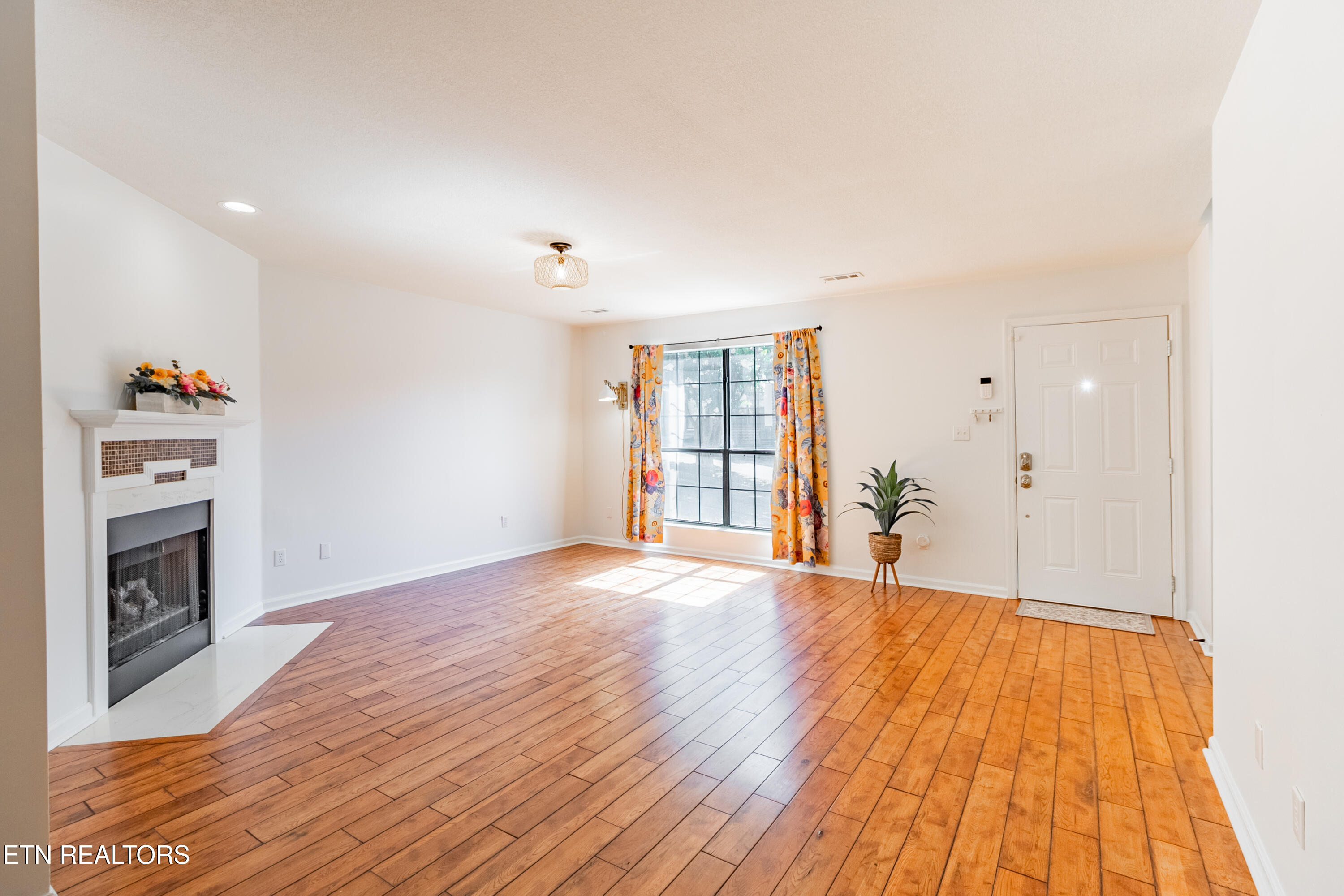 437 South Gallaher View Road Knoxville, TN 37919 - Photo 2 of 20 _D5A9369-HDR