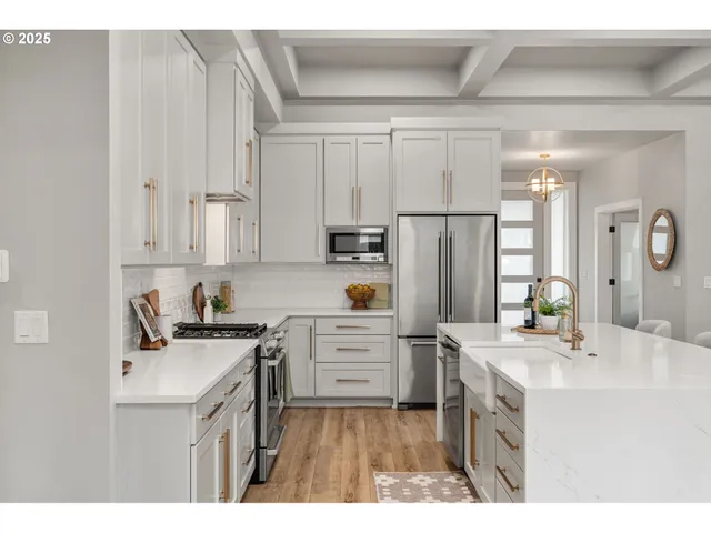 $995,000 | 2051 Majestic Place, Eugene, OR 97403