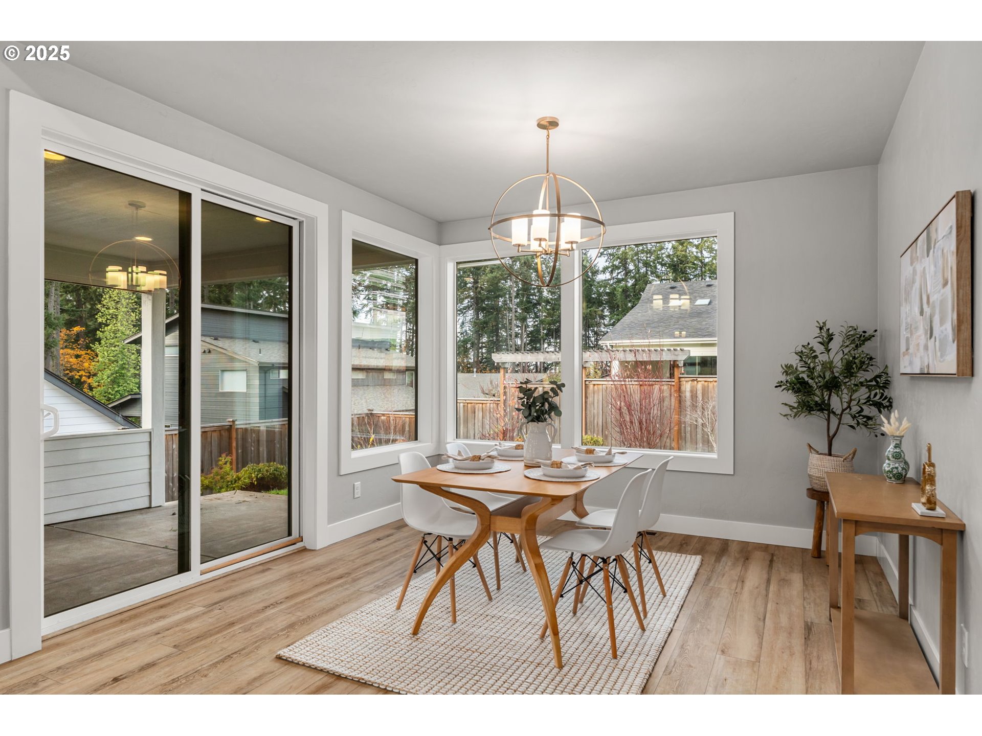 2051 Majestic Place Eugene, OR 97403 - Photo 14 of 45 Dining Area
