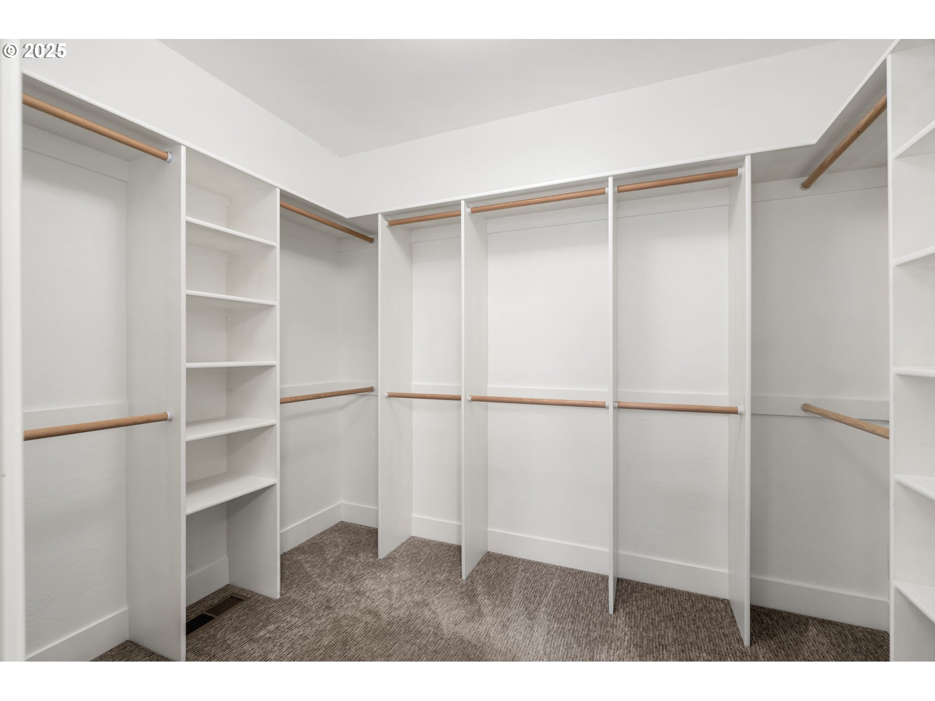 2051 Majestic Place Eugene, OR 97403 - Photo 21 of 45 Primary Bedroom