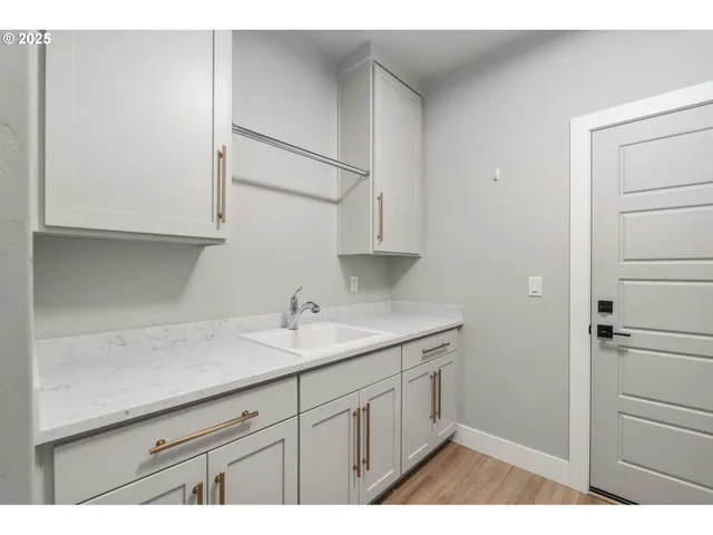 $995,000 | 2051 Majestic Place, Eugene, OR 97403