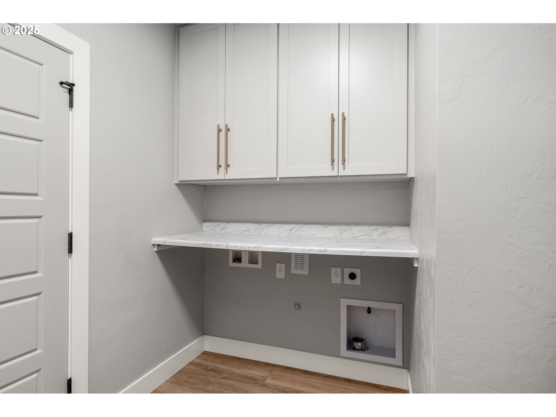 2051 Majestic Place Eugene, OR 97403 - Photo 23 of 45 Laundry