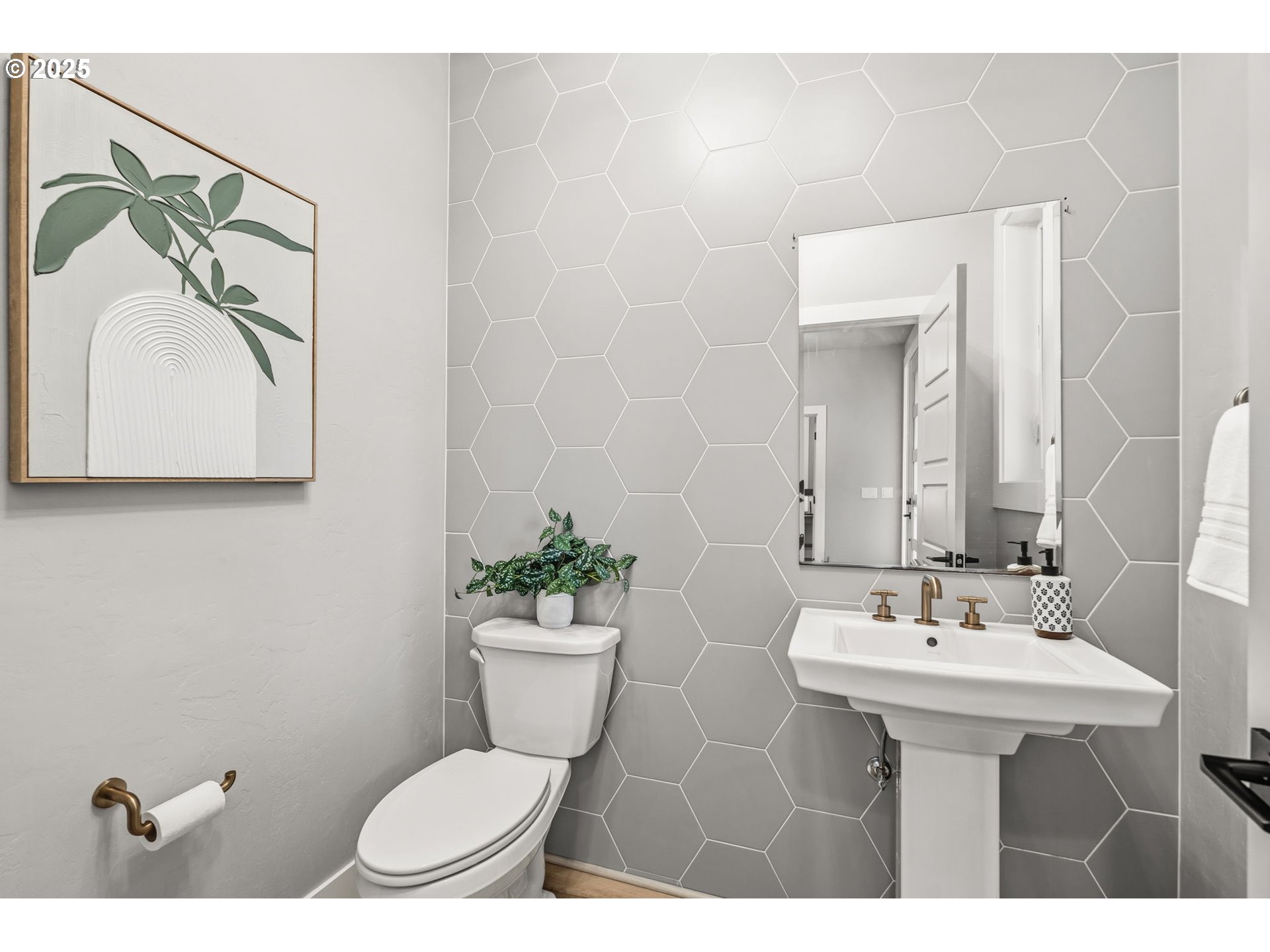 2051 Majestic Place Eugene, OR 97403 - Photo 26 of 45 Partial Bath