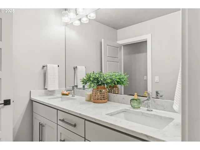 $995,000 | 2051 Majestic Place, Eugene, OR 97403