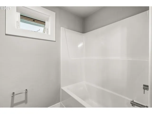 $995,000 | 2051 Majestic Place, Eugene, OR 97403