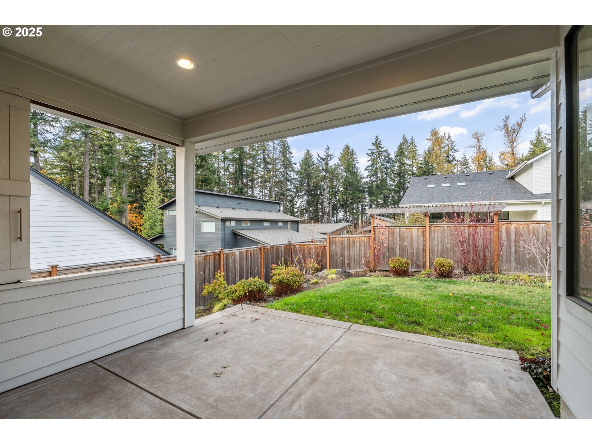 2051 Majestic Place Eugene, OR 97403 - Photo 38 of 45 Patio