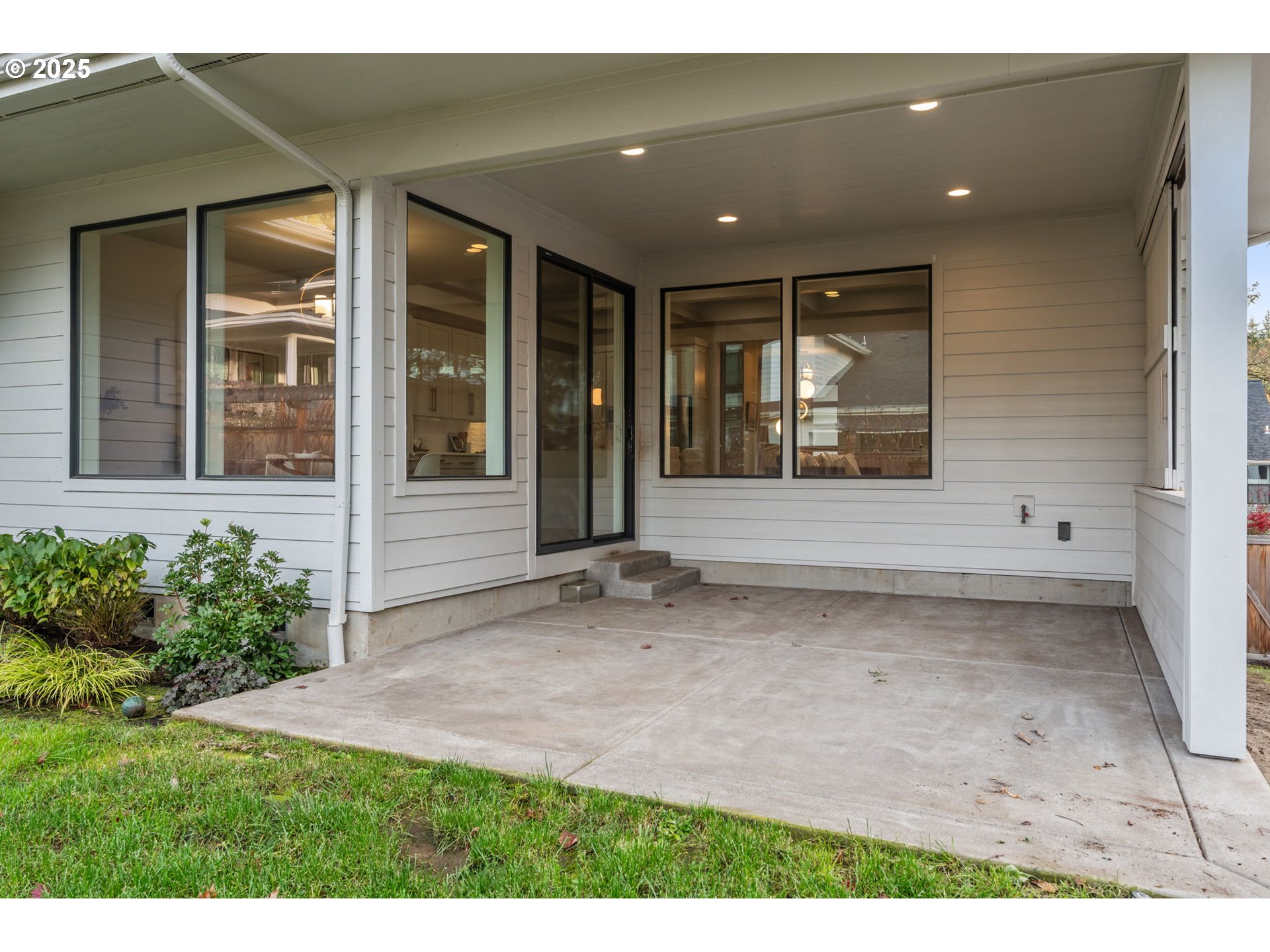 2051 Majestic Place Eugene, OR 97403 - Photo 39 of 45 Covered Patio