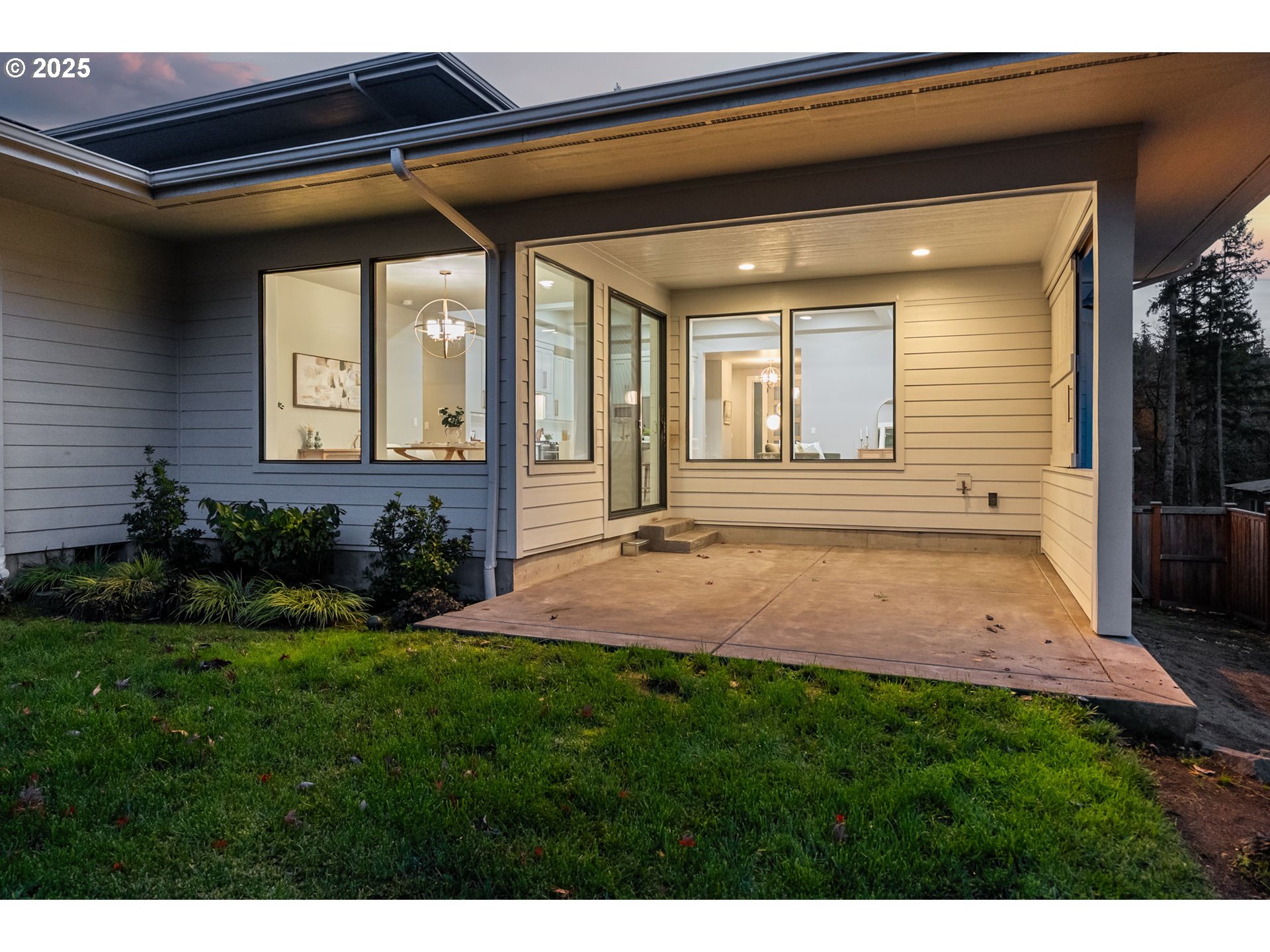 2051 Majestic Place Eugene, OR 97403 - Photo 40 of 45 Covered Patio
