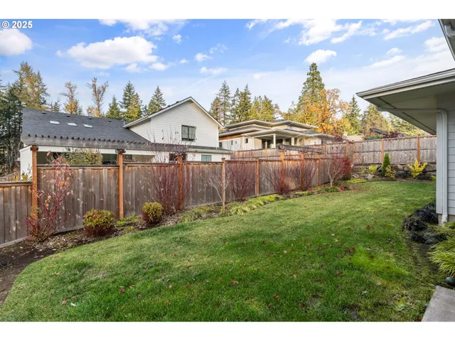 $995,000 | 2051 Majestic Place, Eugene, OR 97403