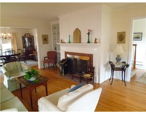 4 Key Court Newport, RI 02840 - Photo 2 of 12 Living Room.