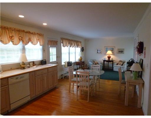 4 Key Court Newport, RI 02840 - Photo 5 of 12 Den/Family/Great Room.