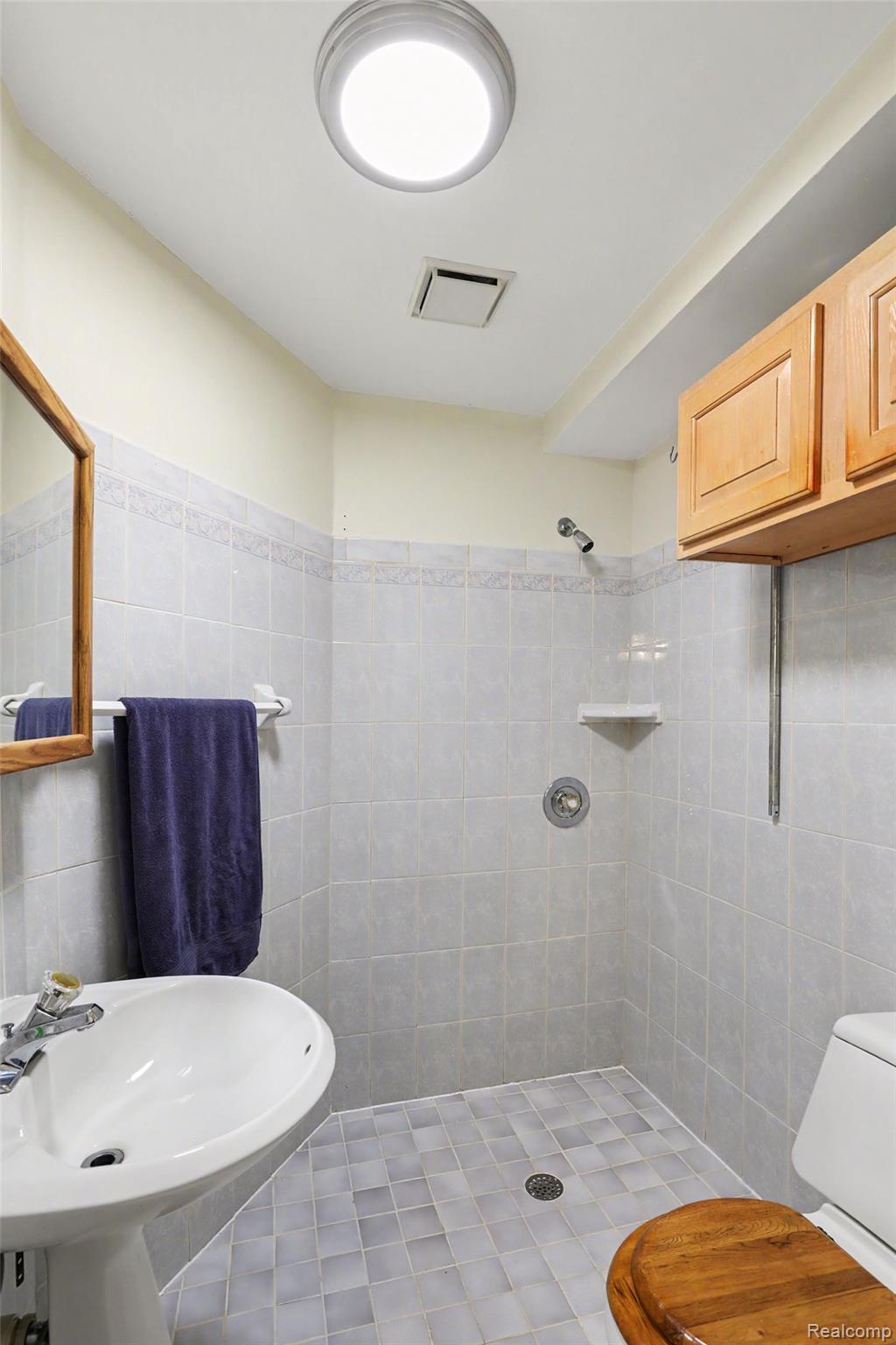 46430 Schoenherr Road Utica, MI 48315 - Photo 29 of 34 026_file_1911.jpg