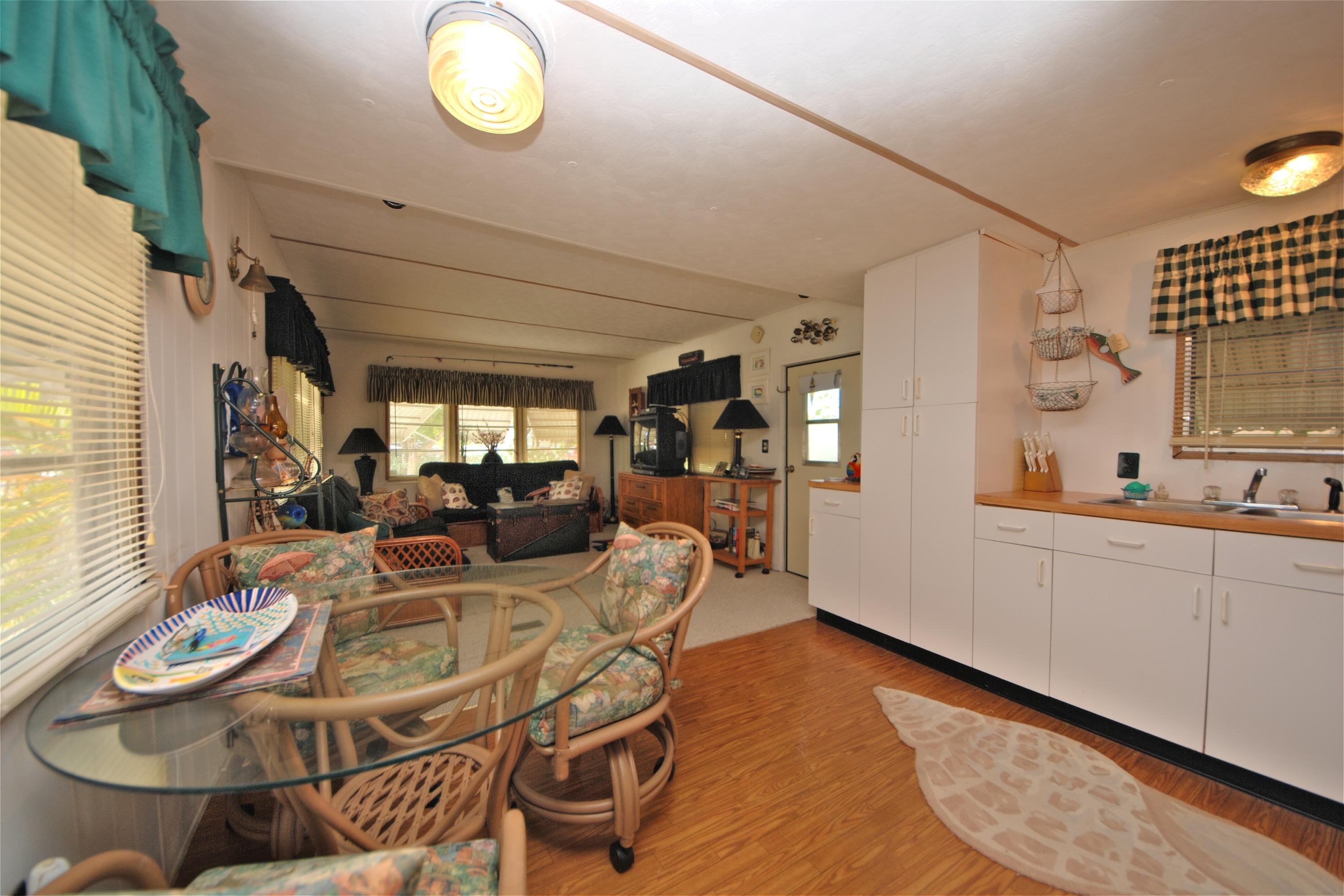 19 Pelican Road Key Largo, FL 33037 - Photo 4 of 12 Living Area