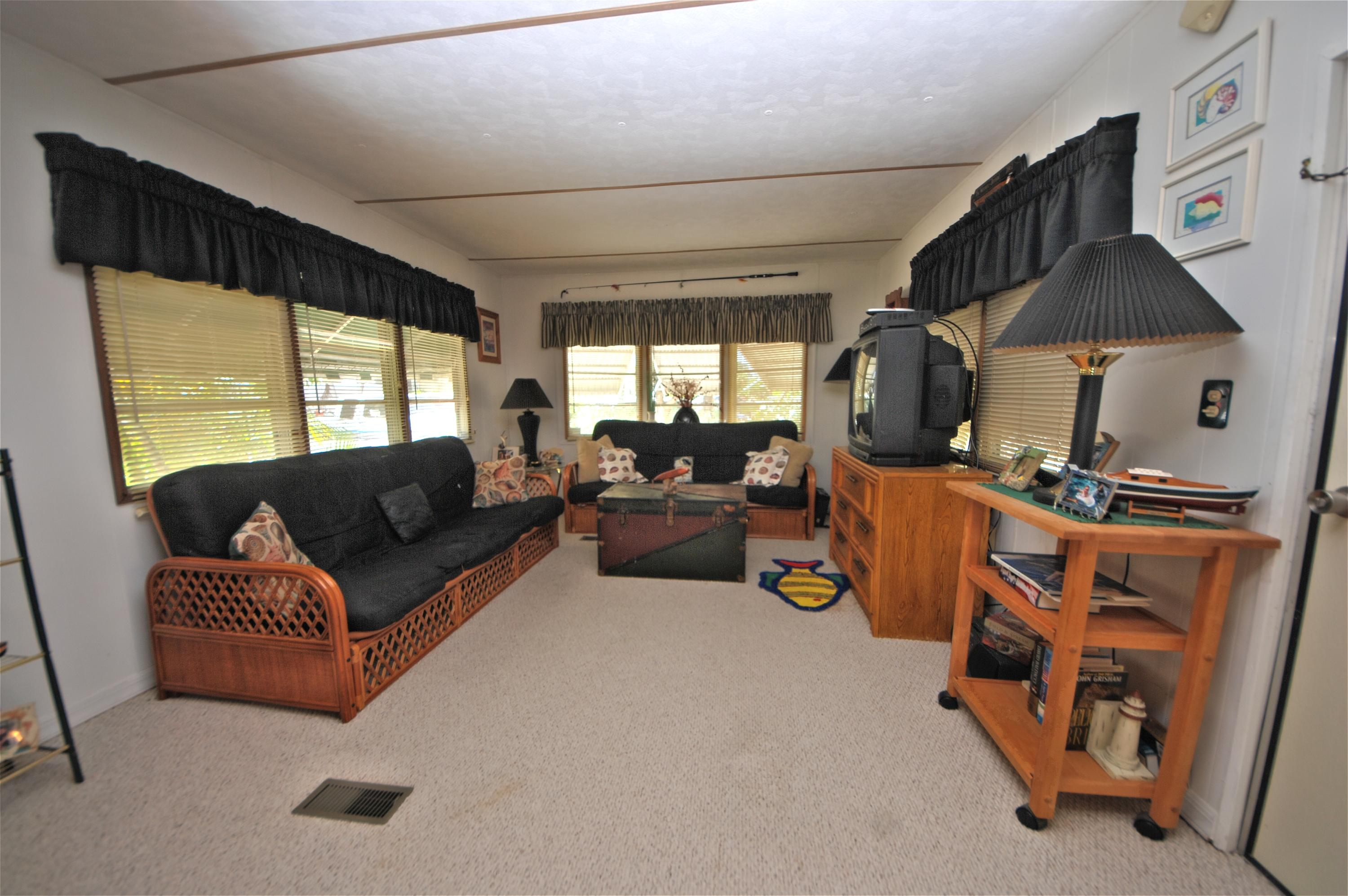 19 Pelican Road Key Largo, FL 33037 - Photo 7 of 12 Living Room