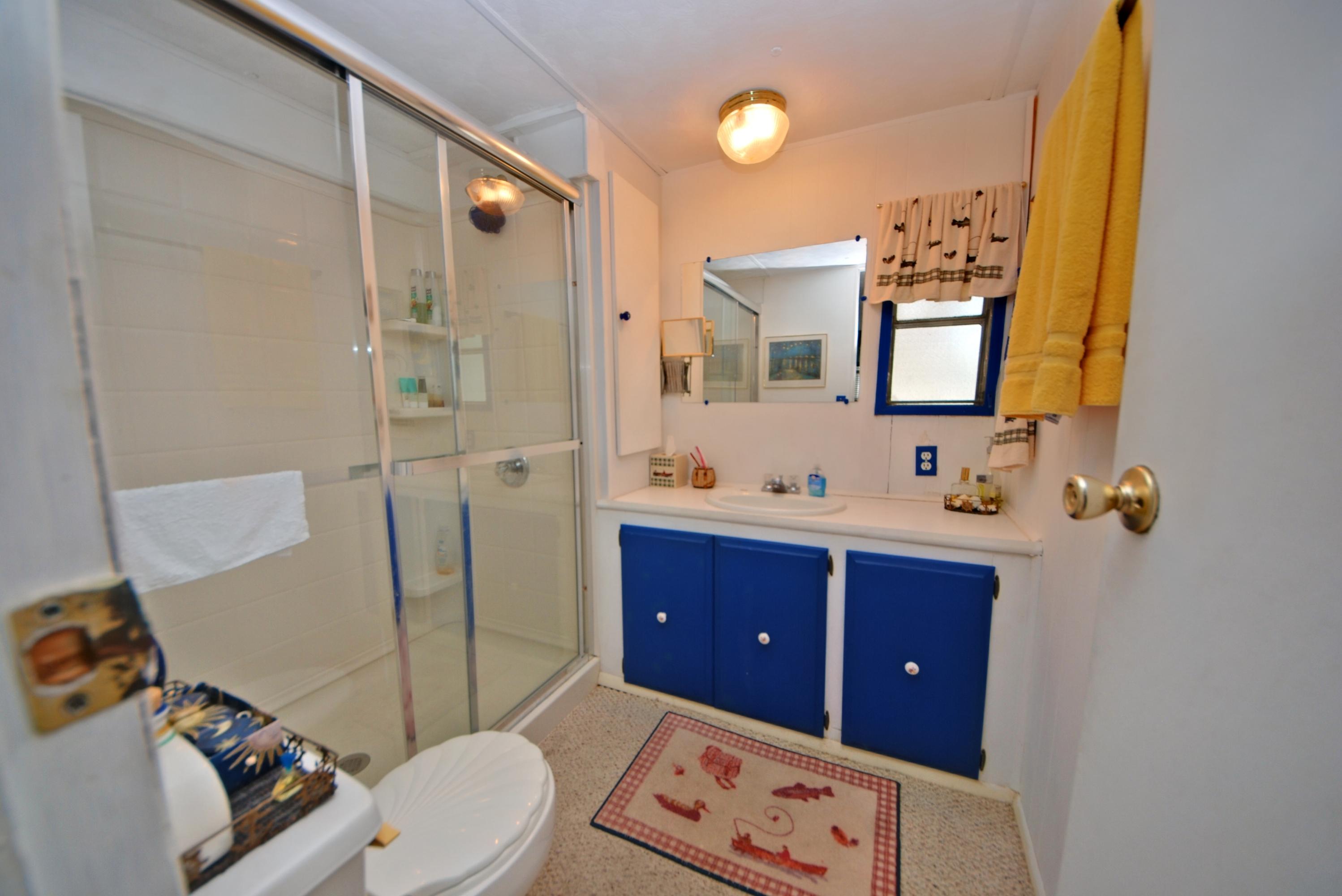 19 Pelican Road Key Largo, FL 33037 - Photo 10 of 12 Bathroom